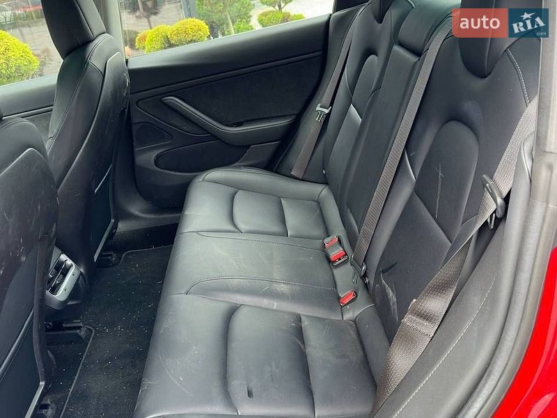 Седан Tesla Model 3 2018 в Львове