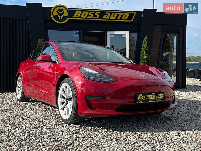 Седан Tesla Model 3 2022 в Коломые