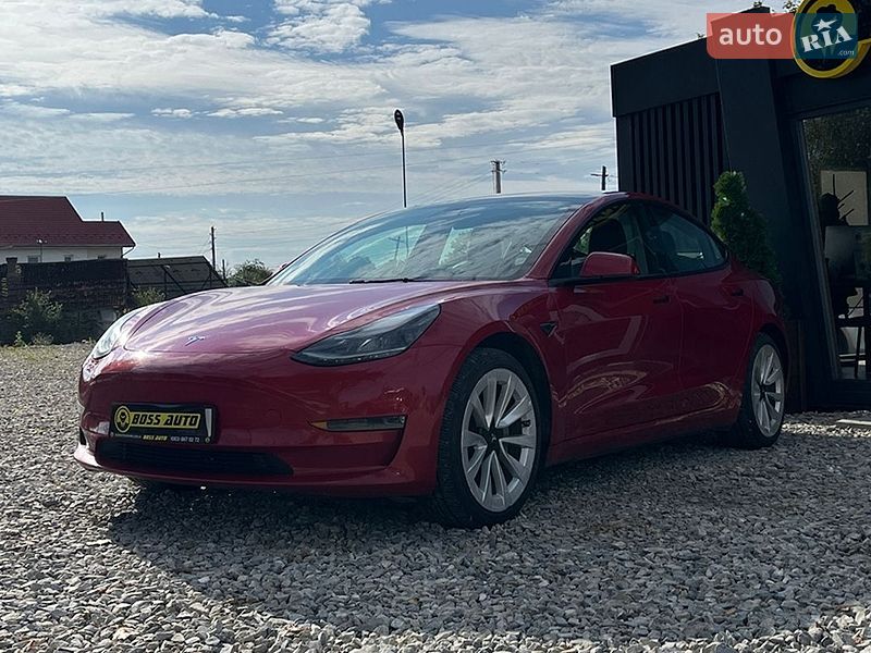 Седан Tesla Model 3 2022 в Коломые