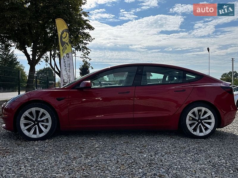 Седан Tesla Model 3 2022 в Коломые