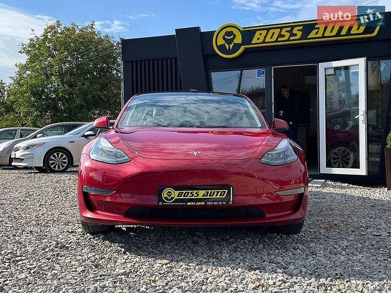 Седан Tesla Model 3 2022 в Коломые