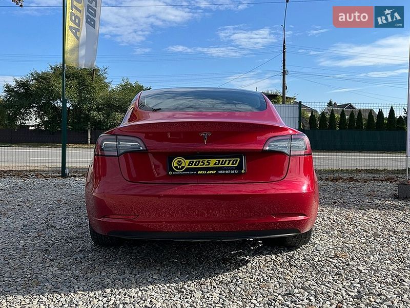 Седан Tesla Model 3 2022 в Коломые