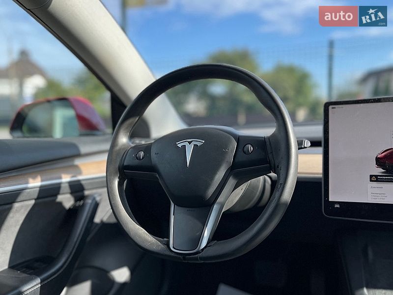 Седан Tesla Model 3 2022 в Коломые