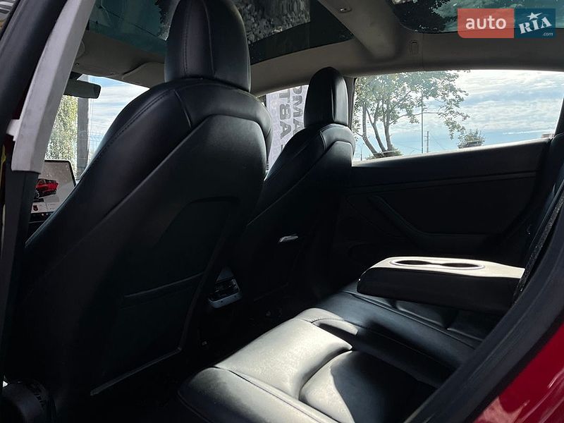 Седан Tesla Model 3 2022 в Коломые