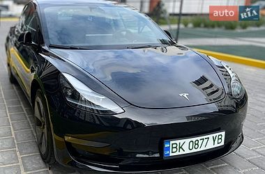 Седан Tesla Model 3 2022 в Ровно