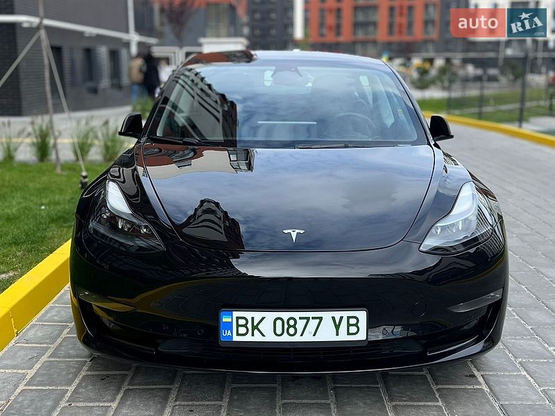 Седан Tesla Model 3 2022 в Ровно