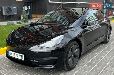 Седан Tesla Model 3 2022 в Ровно