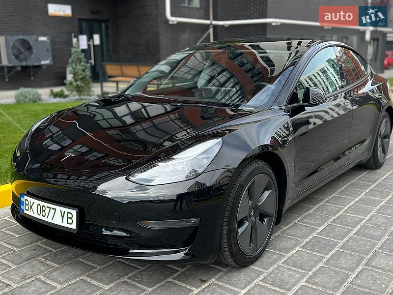 Седан Tesla Model 3 2022 в Ровно