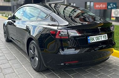 Седан Tesla Model 3 2022 в Ровно