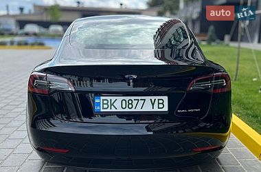 Седан Tesla Model 3 2022 в Ровно