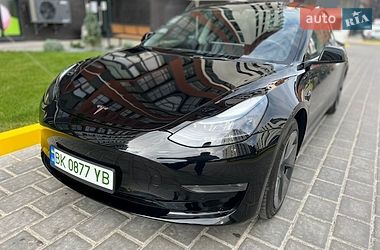 Седан Tesla Model 3 2022 в Ровно