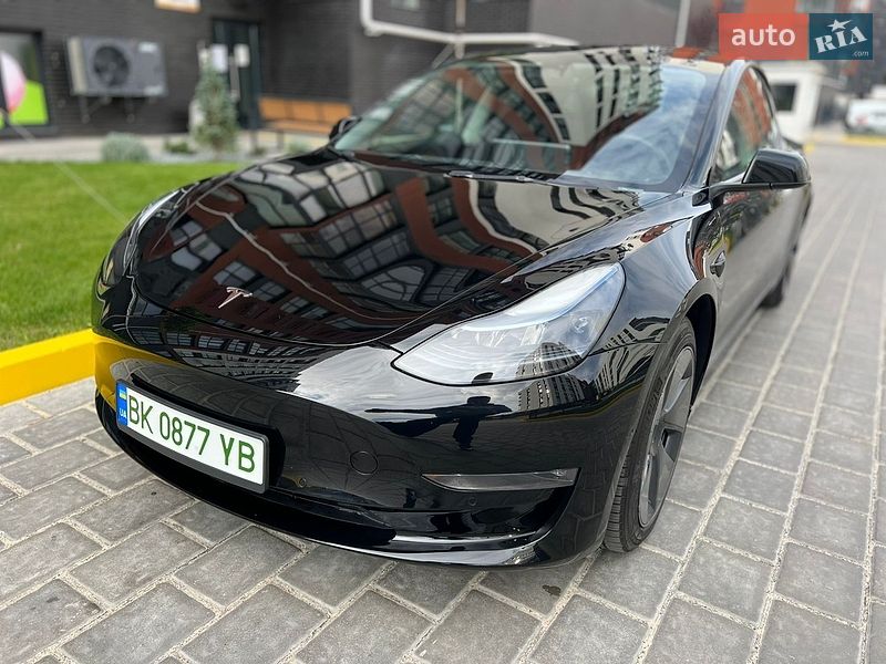Седан Tesla Model 3 2022 в Ровно