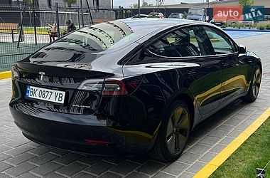 Седан Tesla Model 3 2022 в Ровно
