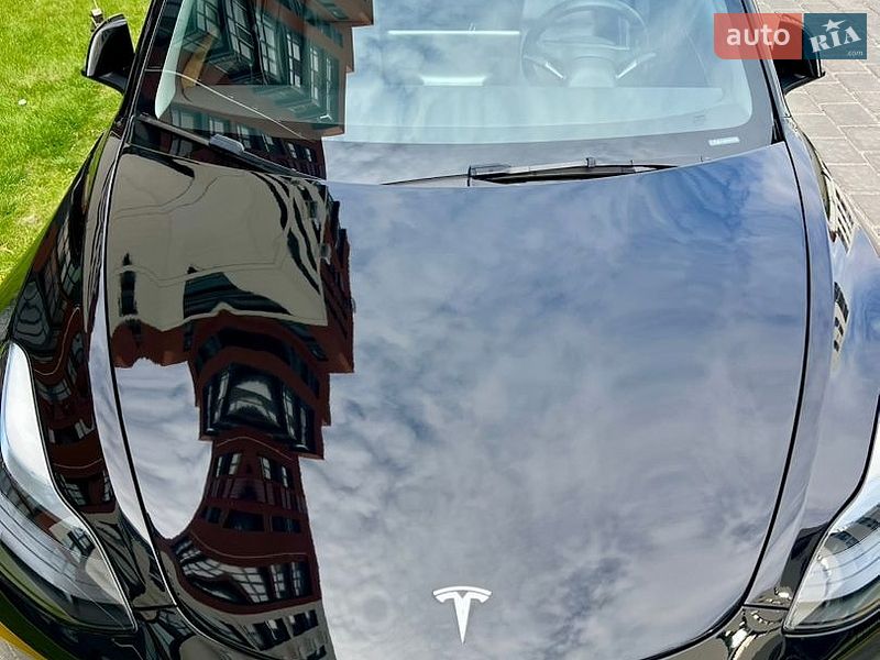 Седан Tesla Model 3 2022 в Ровно