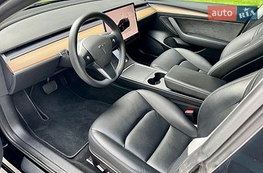 Седан Tesla Model 3 2022 в Ровно