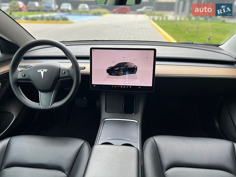 Седан Tesla Model 3 2022 в Ровно