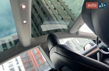 Седан Tesla Model 3 2022 в Ровно