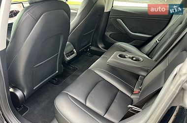 Седан Tesla Model 3 2022 в Ровно