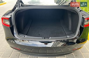 Седан Tesla Model 3 2022 в Ровно