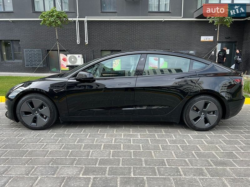 Седан Tesla Model 3 2022 в Ровно
