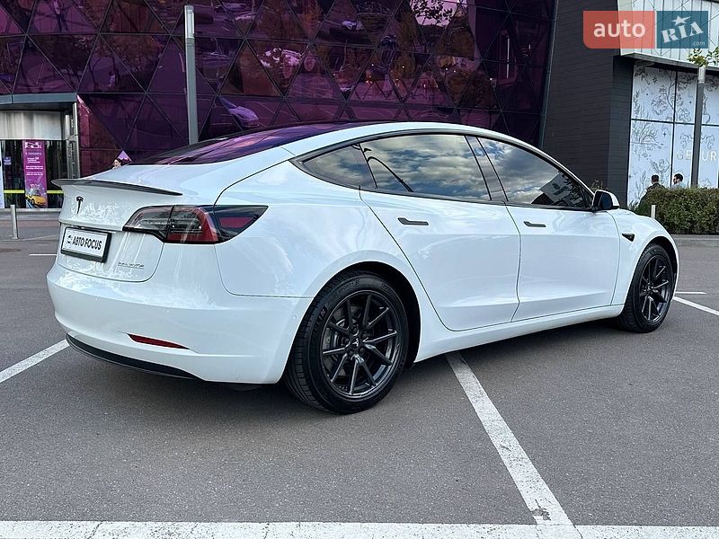 Седан Tesla Model 3 2018 в Києві