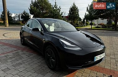 Седан Tesla Model 3 2020 в Львове