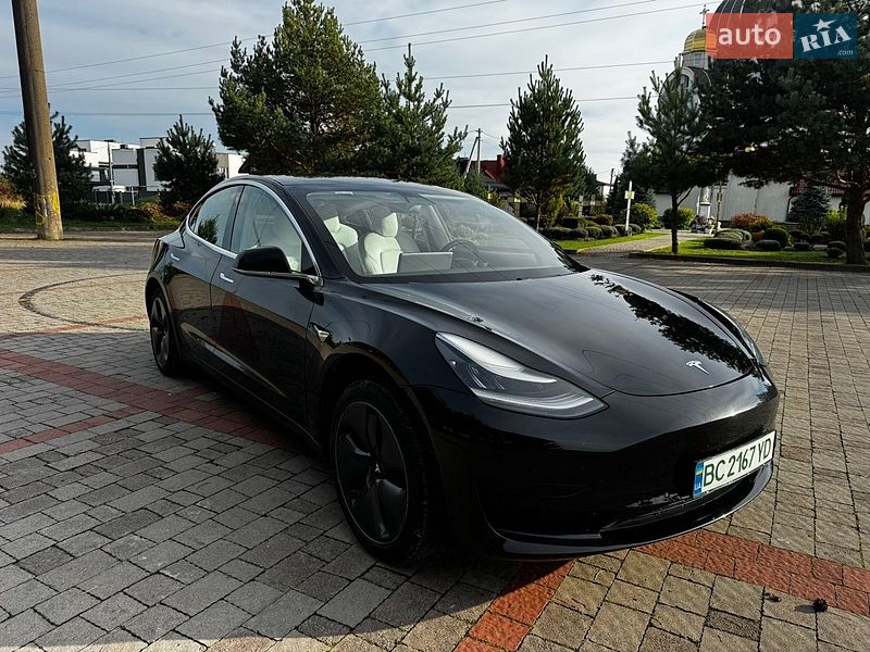 Седан Tesla Model 3 2020 в Львове
