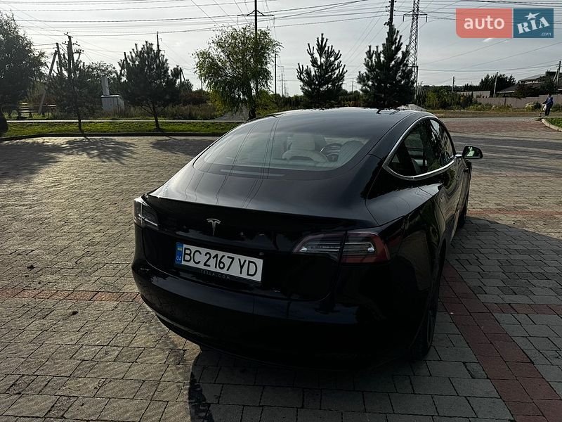 Седан Tesla Model 3 2020 в Львове