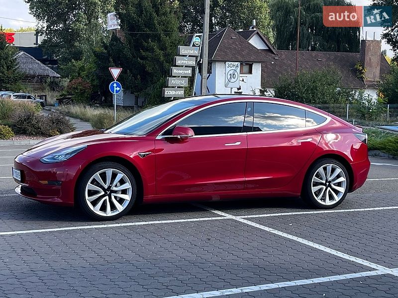 Седан Tesla Model 3 2019 в Киеве
