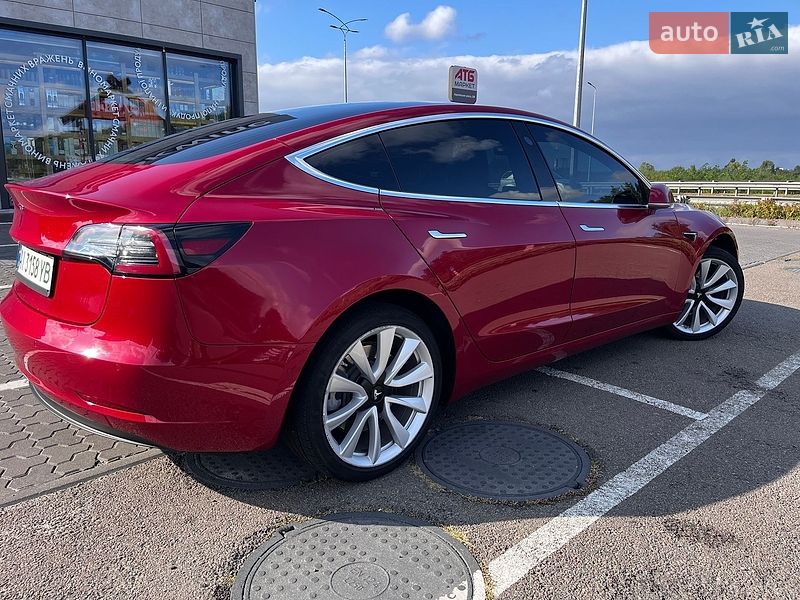 Седан Tesla Model 3 2019 в Киеве