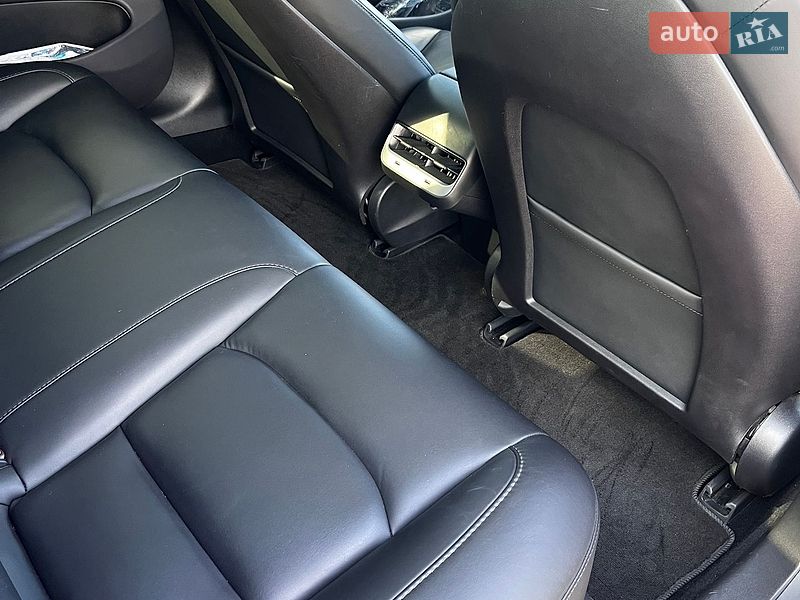 Седан Tesla Model 3 2019 в Киеве