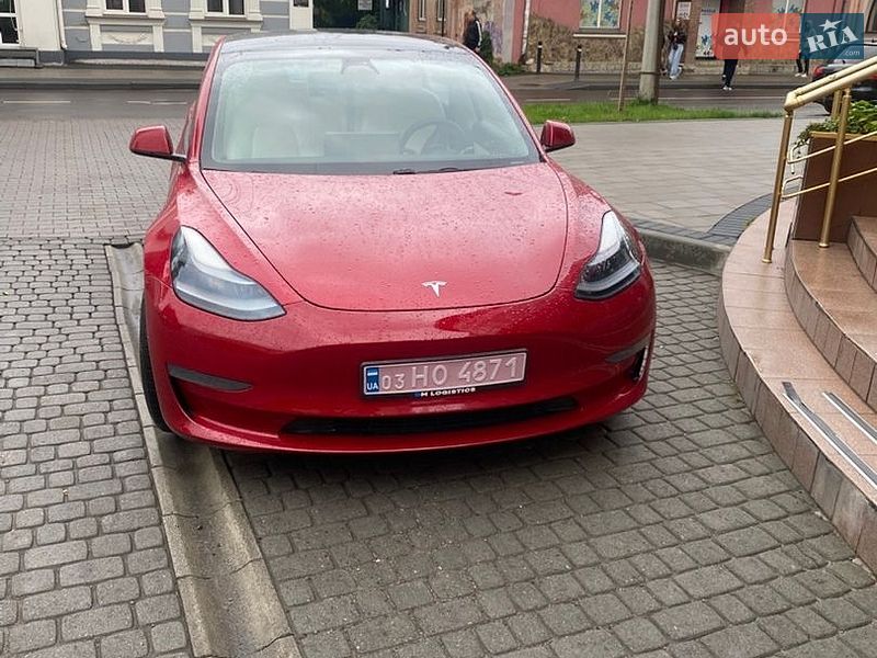 Седан Tesla Model 3 2021 в Ровно