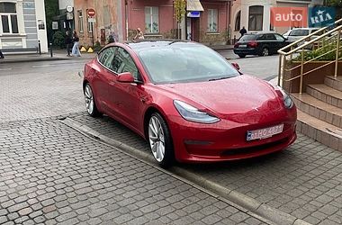 Седан Tesla Model 3 2021 в Ровно