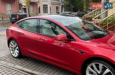 Седан Tesla Model 3 2021 в Ровно