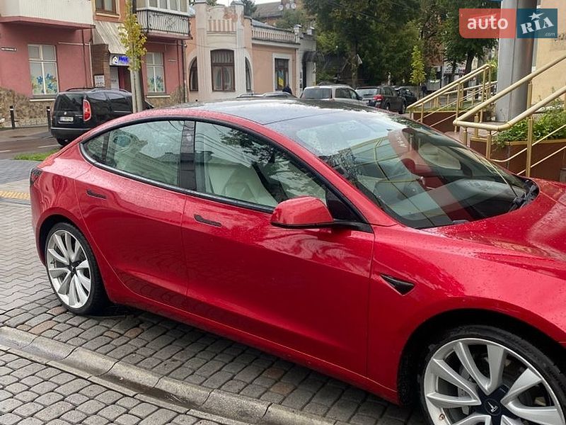 Седан Tesla Model 3 2021 в Ровно