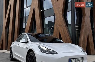 Седан Tesla Model 3 2018 в Луцке
