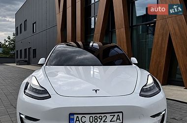 Седан Tesla Model 3 2018 в Луцке