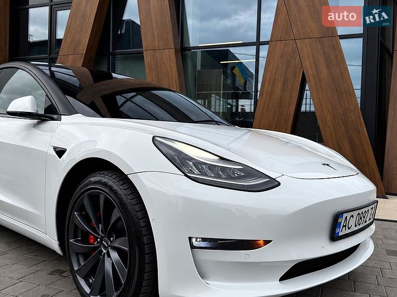 Седан Tesla Model 3 2018 в Луцке