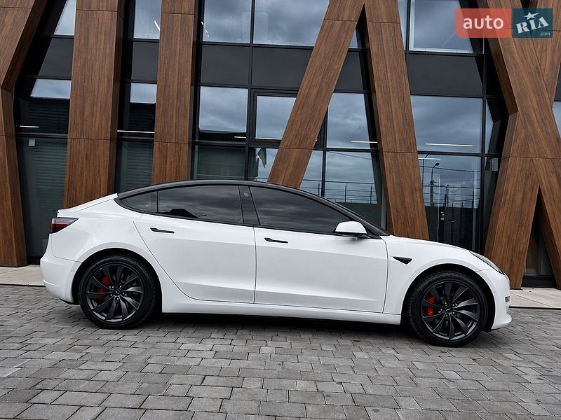 Седан Tesla Model 3 2018 в Луцке