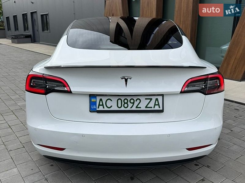 Седан Tesla Model 3 2018 в Луцке