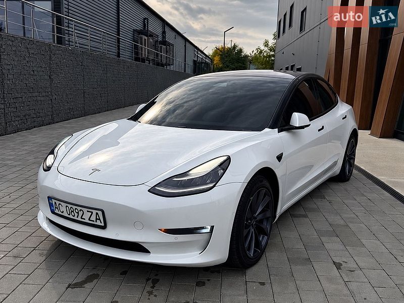 Седан Tesla Model 3 2018 в Луцке