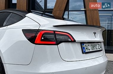 Седан Tesla Model 3 2018 в Луцке