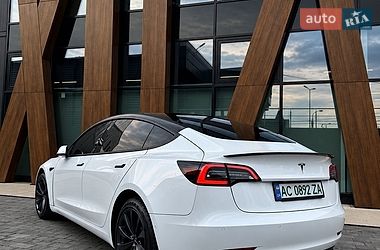 Седан Tesla Model 3 2018 в Луцке