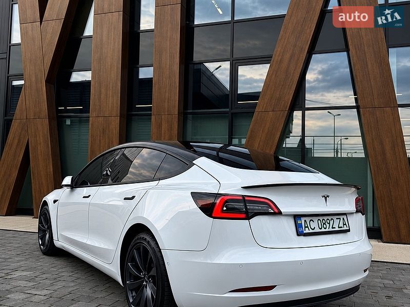 Седан Tesla Model 3 2018 в Луцке