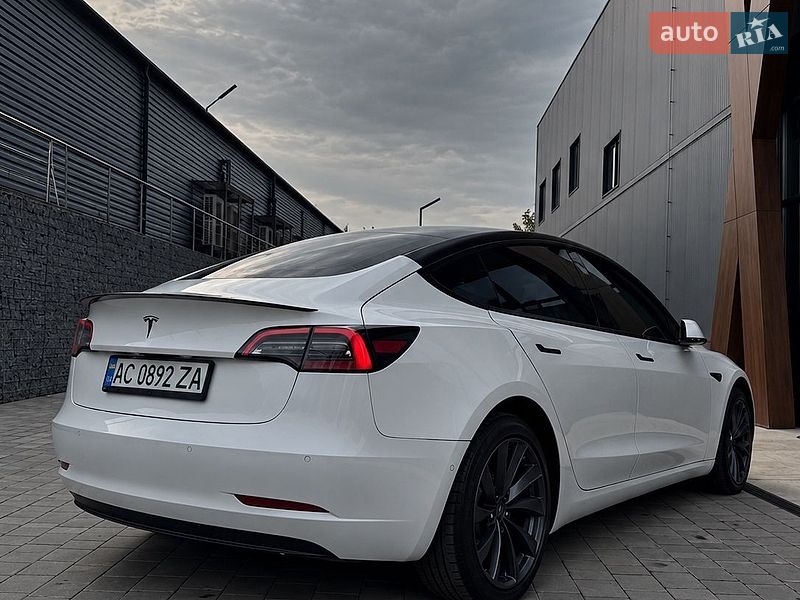 Седан Tesla Model 3 2018 в Луцке