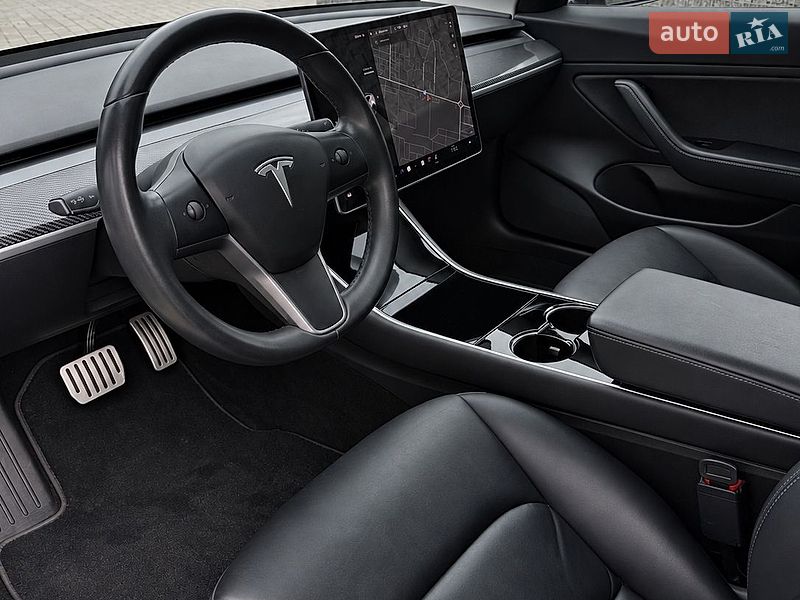 Седан Tesla Model 3 2018 в Луцке
