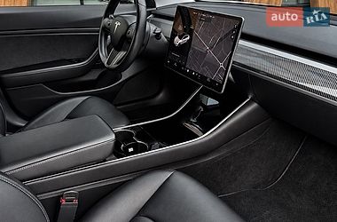 Седан Tesla Model 3 2018 в Луцке