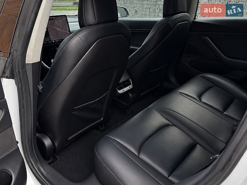 Седан Tesla Model 3 2018 в Луцке