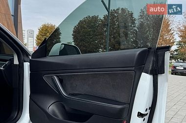 Седан Tesla Model 3 2018 в Луцке