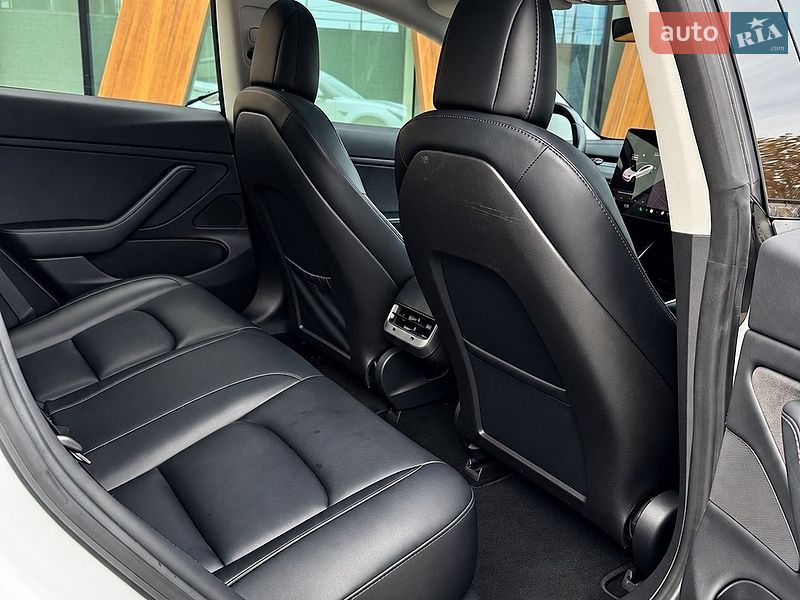 Седан Tesla Model 3 2018 в Луцке